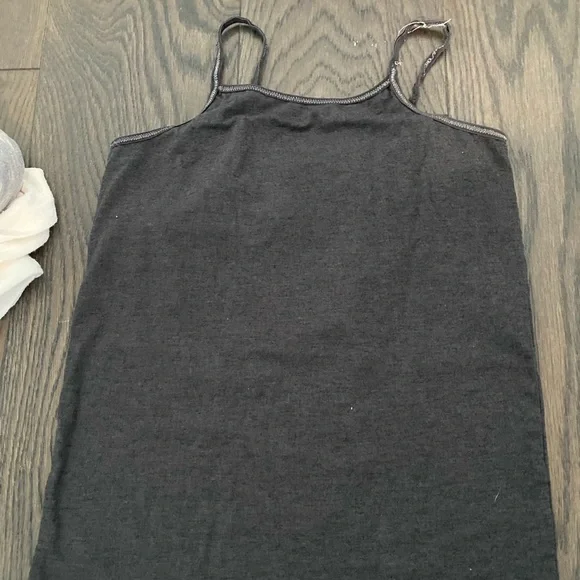 Tank tops - Picture 1 of 2